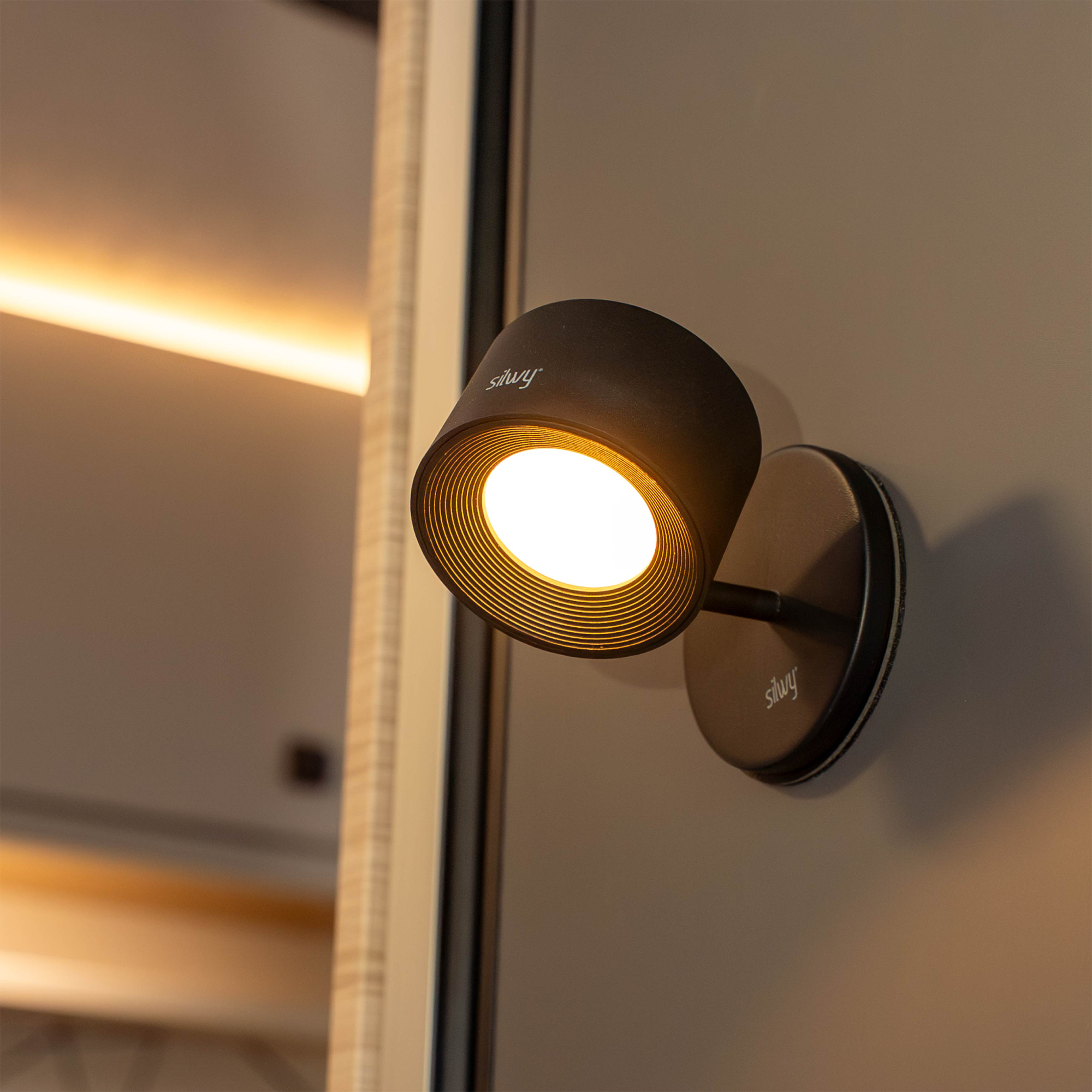 Silwy Spoty Akku-Magnet-Wandleuchte mit Wandadapter und USB-C 170 lm - Akku Campinglampen