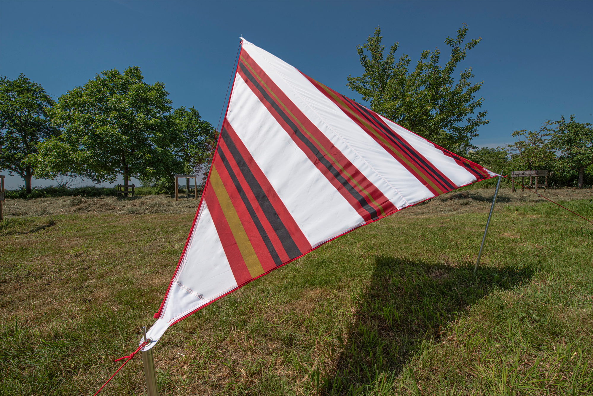 Bent Zip-Canvas Sonnensegel Orient Design Weiß gestreift/RV Rot - Pavillons & Tarps