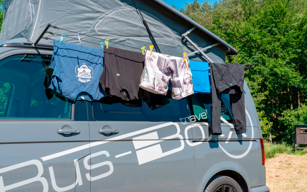 BusBoxx Wäscheleine für original Kederschiene VW T5 / T6 / T6.1 / T7 New California Beach Vormontiert - Halterungen & Fächer