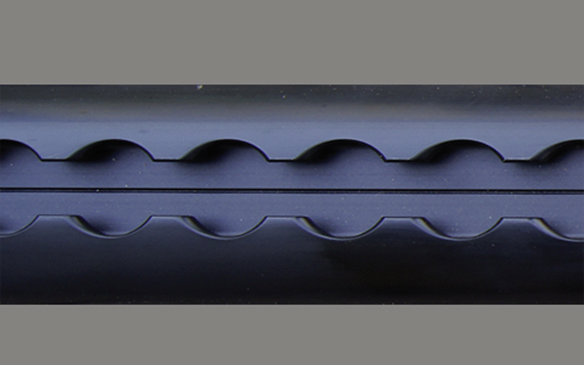 Alu-Zurrschiene halbrund (2000 x 50 x 11,5 mm) eloxiert schwarz