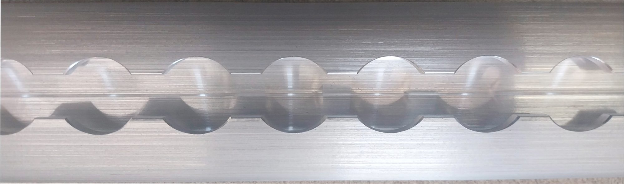 Alu-Zurrschiene halbrund (2000 x 50 x 11,5