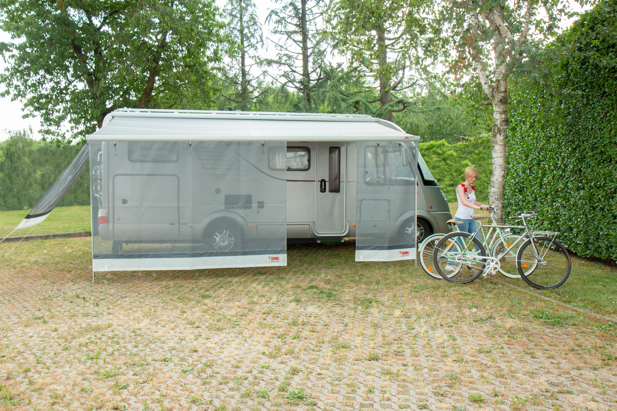 Fiamma Sun View XL 400 Markisenaufsatz Vorderwand Mindestmarkisenlänge 400 cm, Sonnenschutz Markise Vorderwand - Markisenvorzelte & Wände